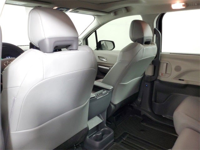 2022 Toyota Sienna XLE 8 Passenger