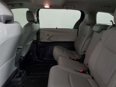 2022 Toyota Sienna XLE 8 Passenger
